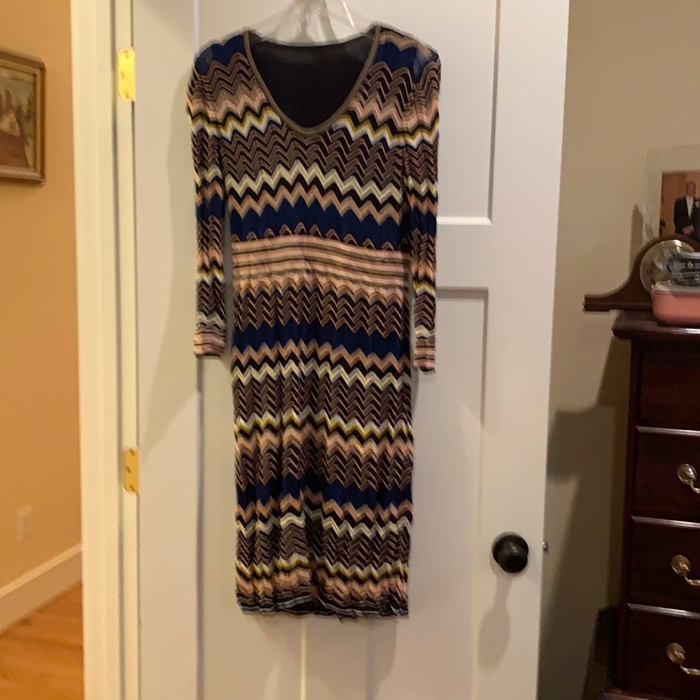 Beautiful fitted knit “over the knee” dress